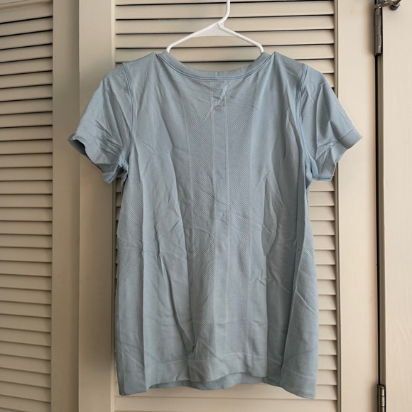 Lululemon Swiftly Tech Short Sleeve Top in Light Blue - Picture 3 of 3